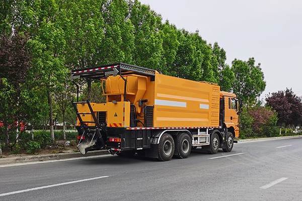 The main construction process of slurry sealing layer_1